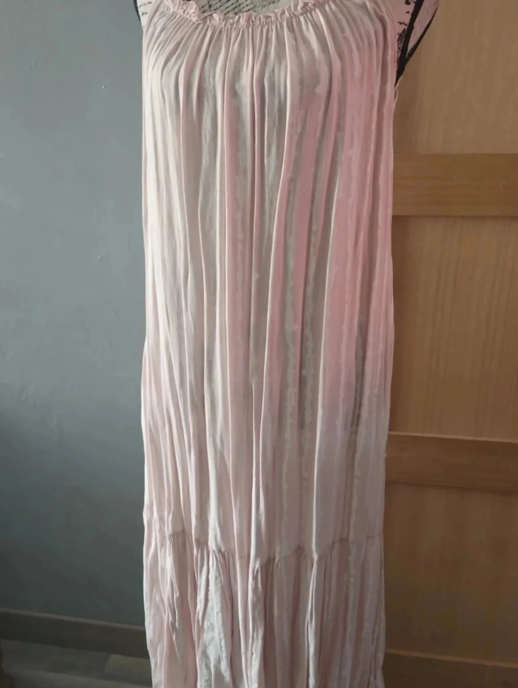 Longue robe à bretelles rose claire /blanc,TU, Made in italy